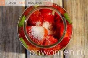 Sałatka z pomidorów i ogórków na zimę