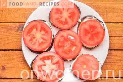 Smażone bakłażany z pomidorami i serem