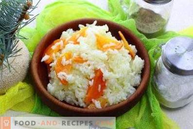 Reis zum Garnieren in einer Pfanne