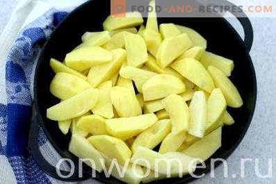 Ziemniaki smażone z cebulą, czosnkiem i jajkami
