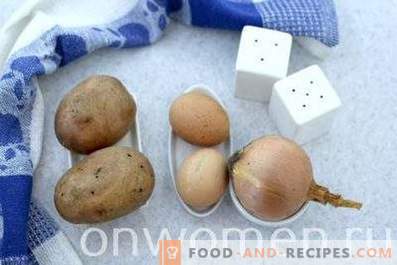 Ziemniaki smażone z cebulą, czosnkiem i jajkami