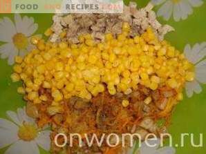 Sałatka z kurczakiem, grzybami i kukurydzą