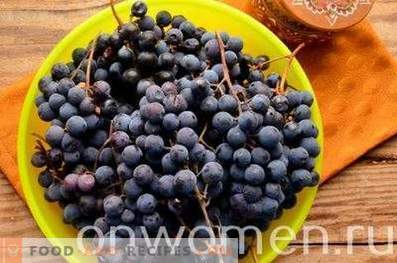 Kompot z niebieskich winogron na zimę