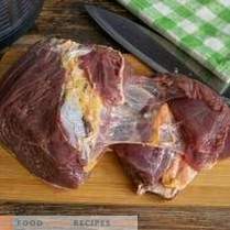 Rindfleisch mit Auberginen unter Gemüsesauce - nahrhaft und gesund