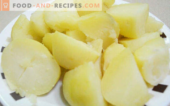 Jak gotować ziemniaki w kuchence mikrofalowej z serem, mięsem, bekonem, frytkami, gotowanymi
